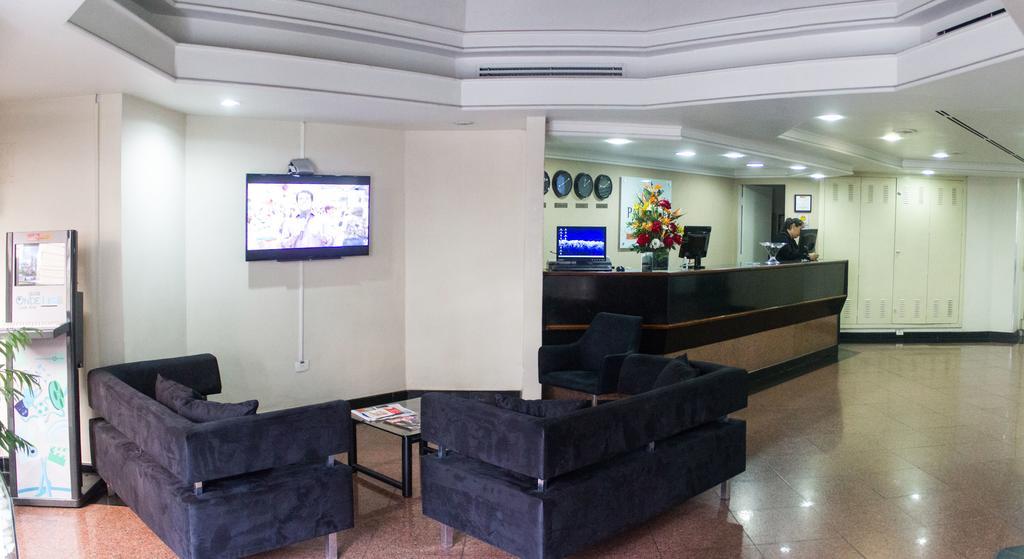 Palmleaf Slim Hotel